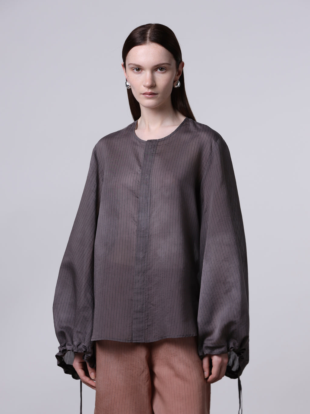 Oversized shirt with drawstrings sleeves
